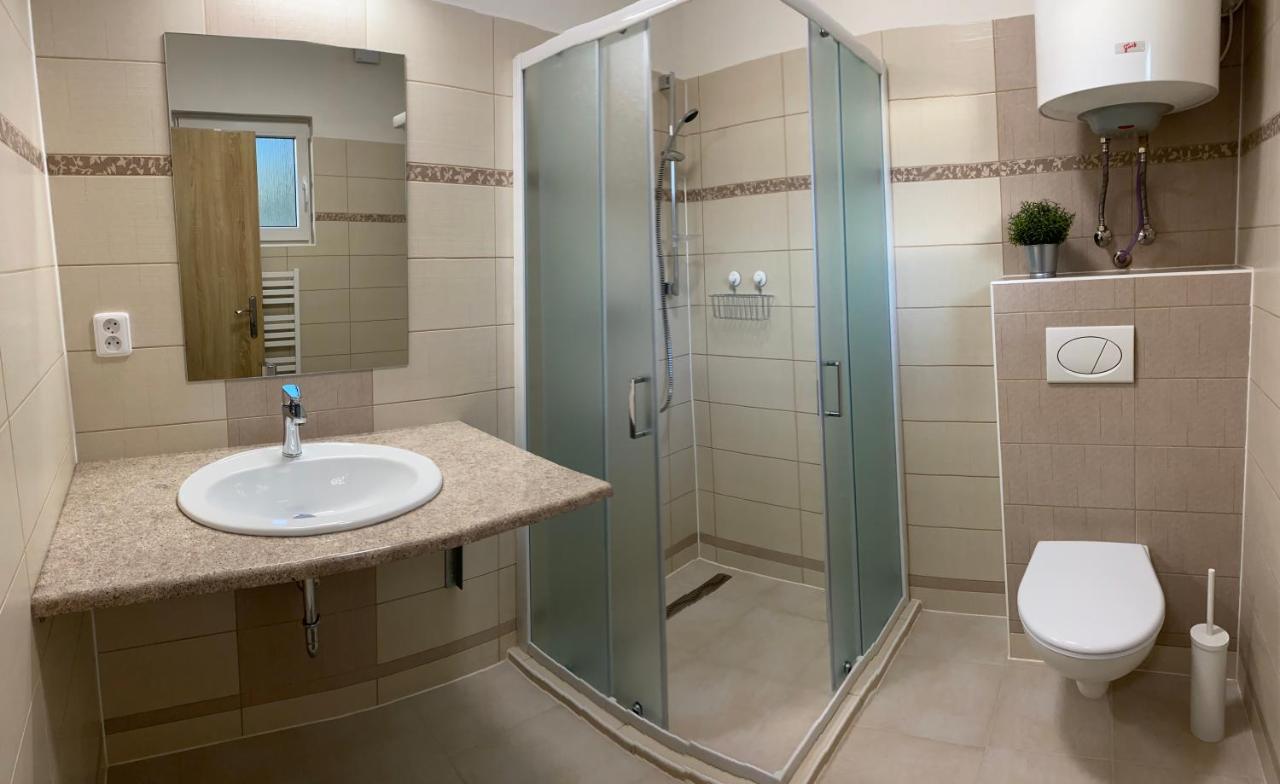 Apartmany Nad Parkem Броумов Экстерьер фото