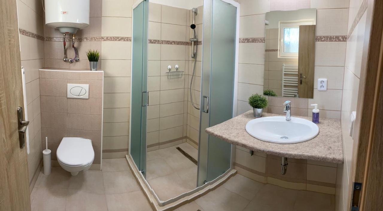 Apartmany Nad Parkem Броумов Экстерьер фото